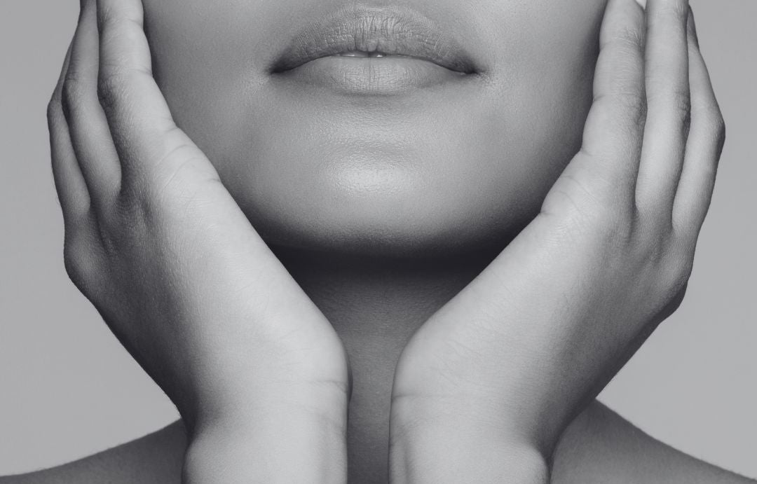 Hands_holding_face