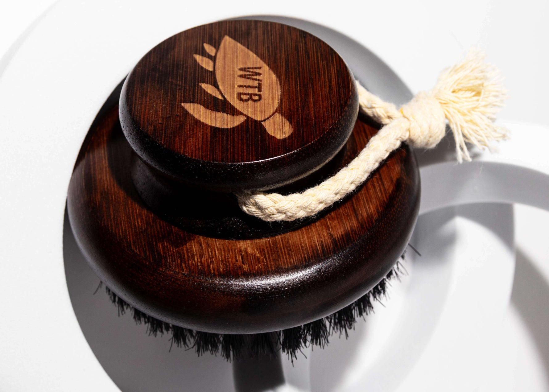 Incorporating Dry Brushing into Your Skincare Rituals WHITE  TURTLE  BEAUTY