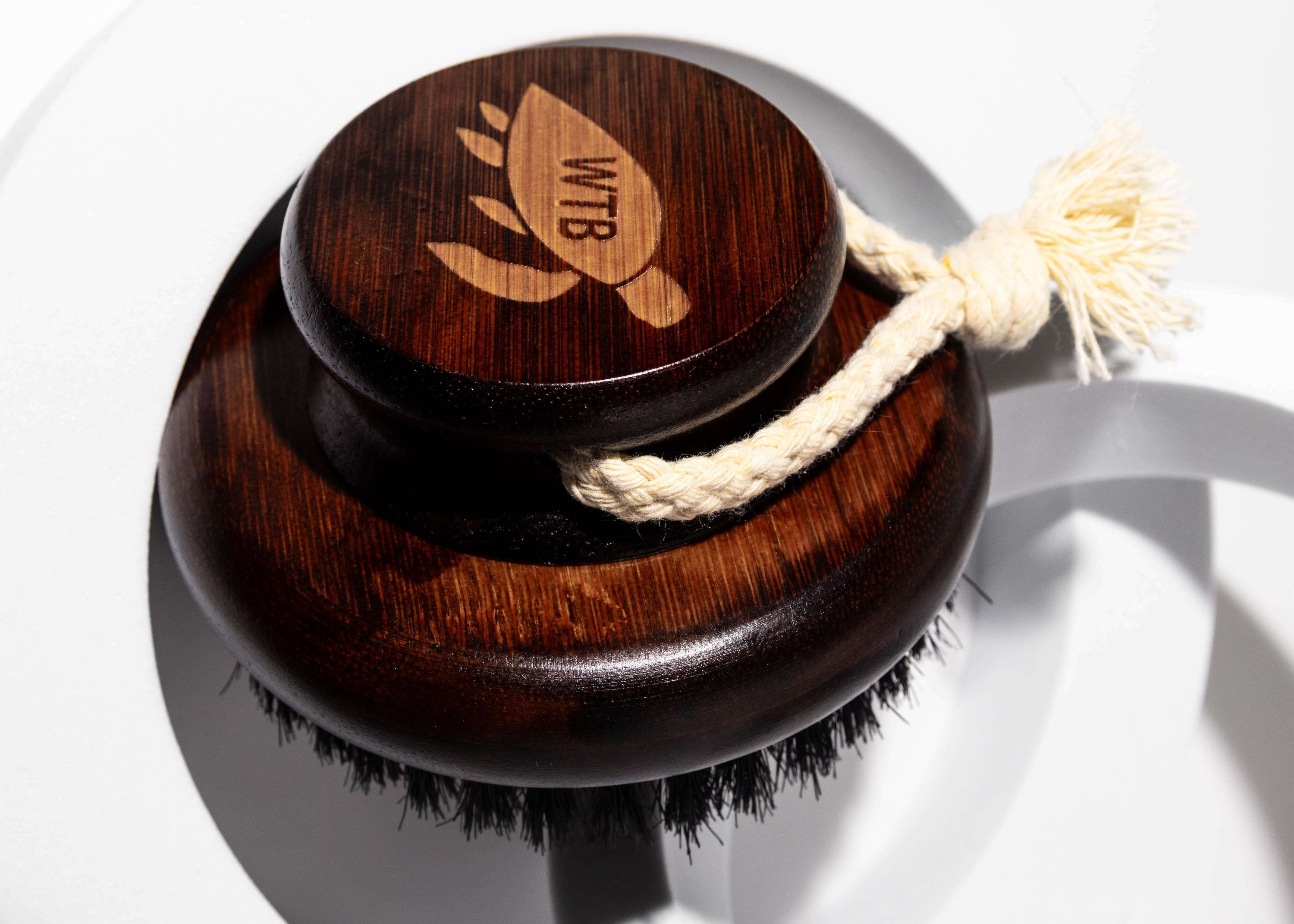 Incorporating Dry Brushing into Your Skincare Rituals WHITE  TURTLE  BEAUTY